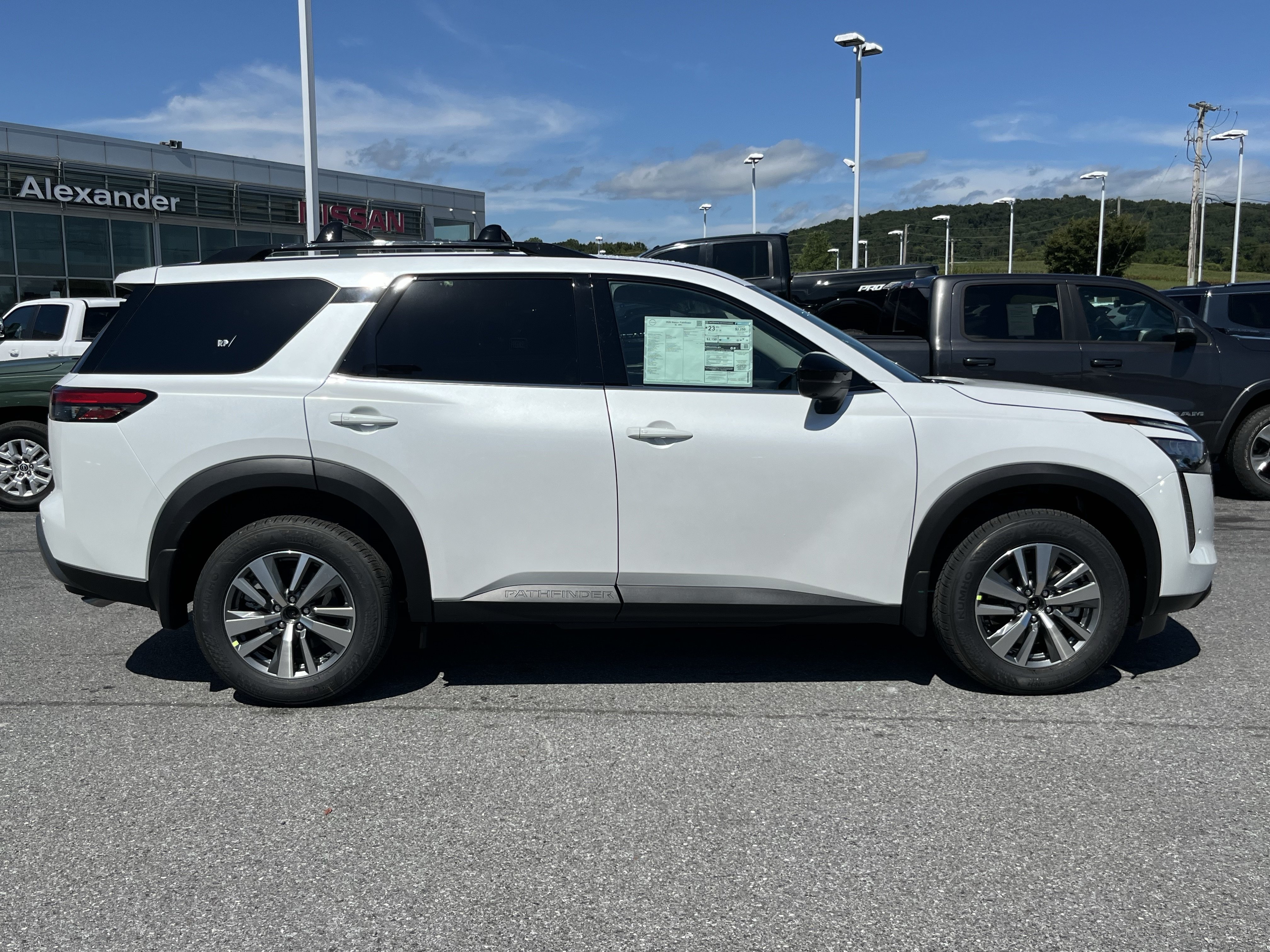 New 2026 Nissan Pathfinder SL AWD/4WD image 2