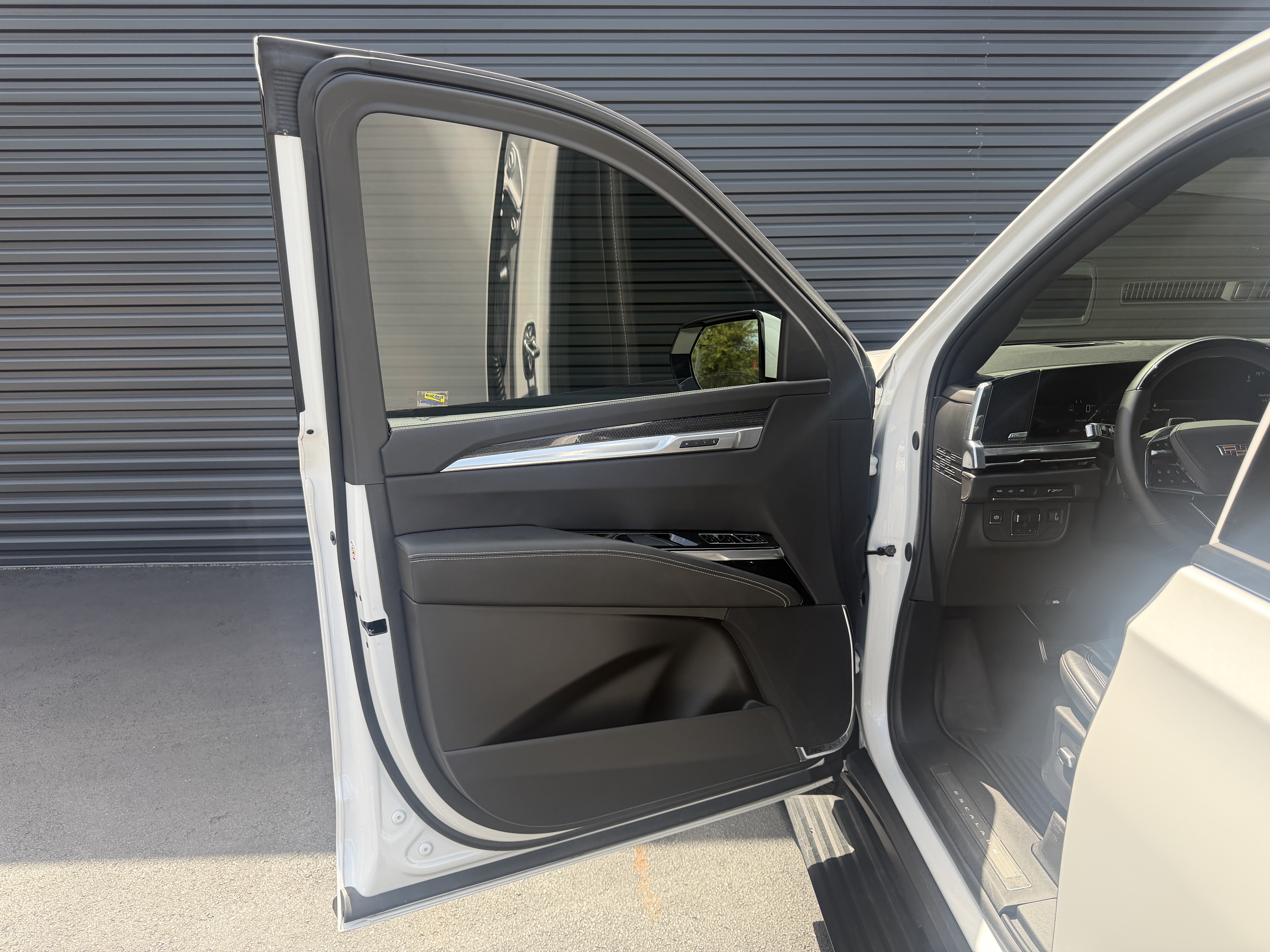Used 2025 Cadillac Escalade V AWD/4WD image 16