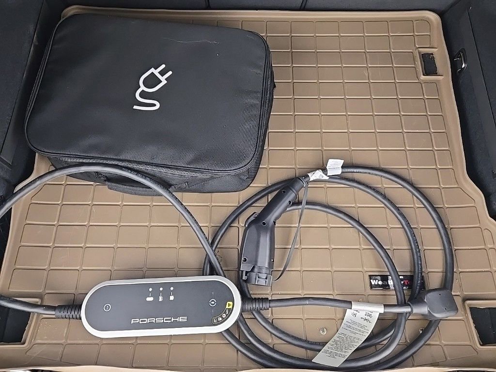 Used 2024 Porsche Macan 4 Electric image 21