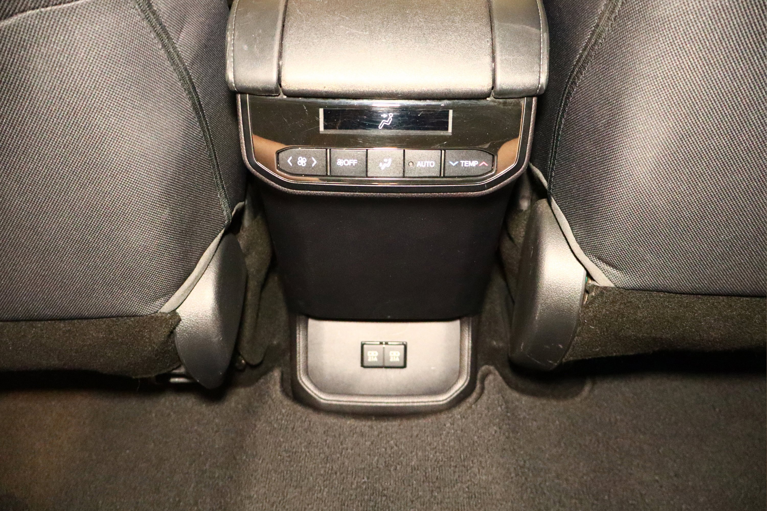 Used 2020 Toyota Highlander LE image 40