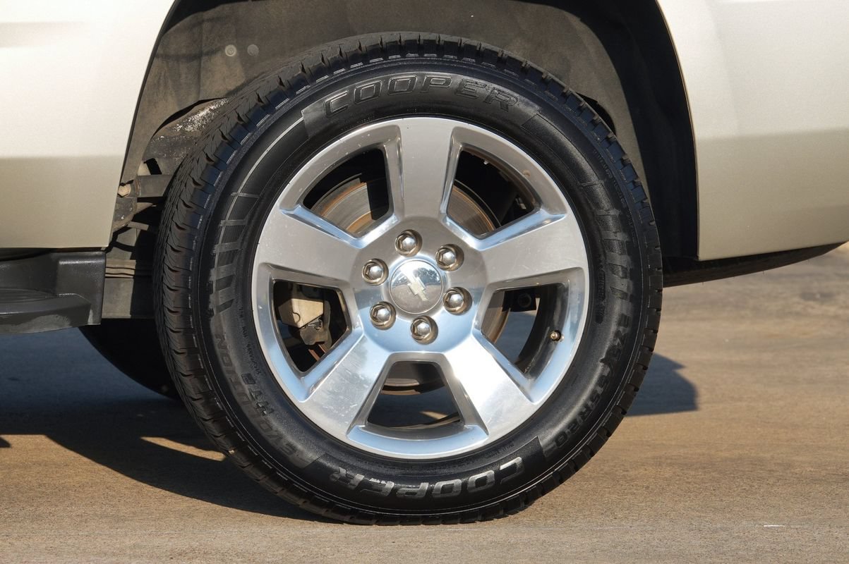 Used 2017 Chevrolet Tahoe LT w/ Luxury Package RWD image 27