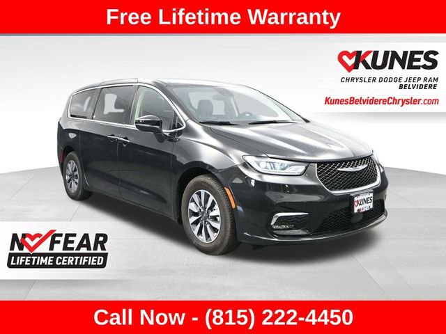 Used 2023 Chrysler Pacifica Touring-L FWD image 1