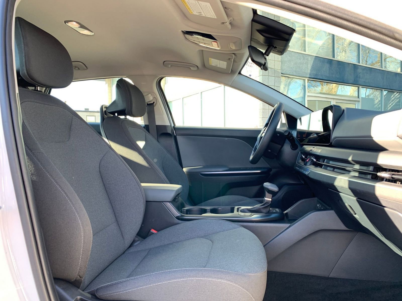 Used 2025 Kia K4 LXS image 35