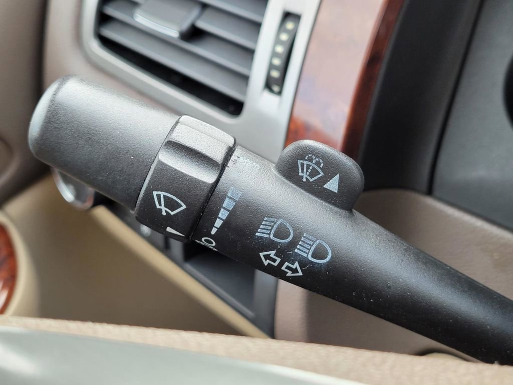 Used 2011 Chevrolet Silverado 1500 LTZ w/ LTZ White Diamond Edition image 33