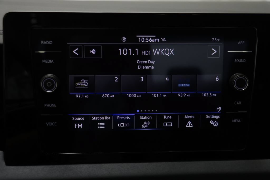 Used 2025 Volkswagen Jetta SE w/ Sunroof Package FWD image 8