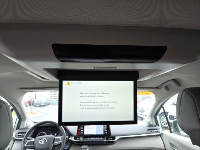 Used 2021 Toyota Sienna Limited image 25