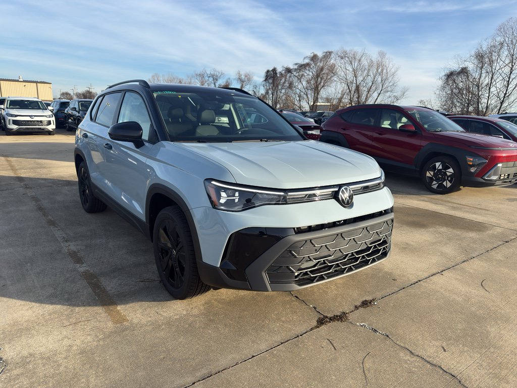 New 2026 Volkswagen Taos SE FWD image 3