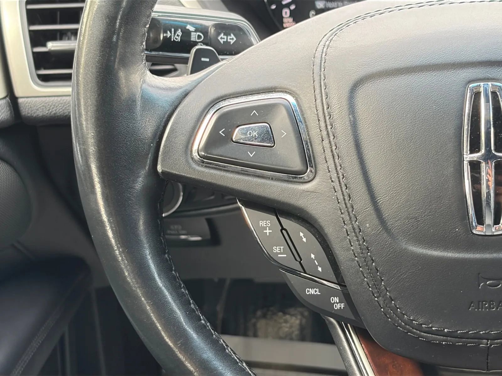 Used 2020 Lincoln MKZ Reserve w/ Monochromatic Package AWD/4WD image 27