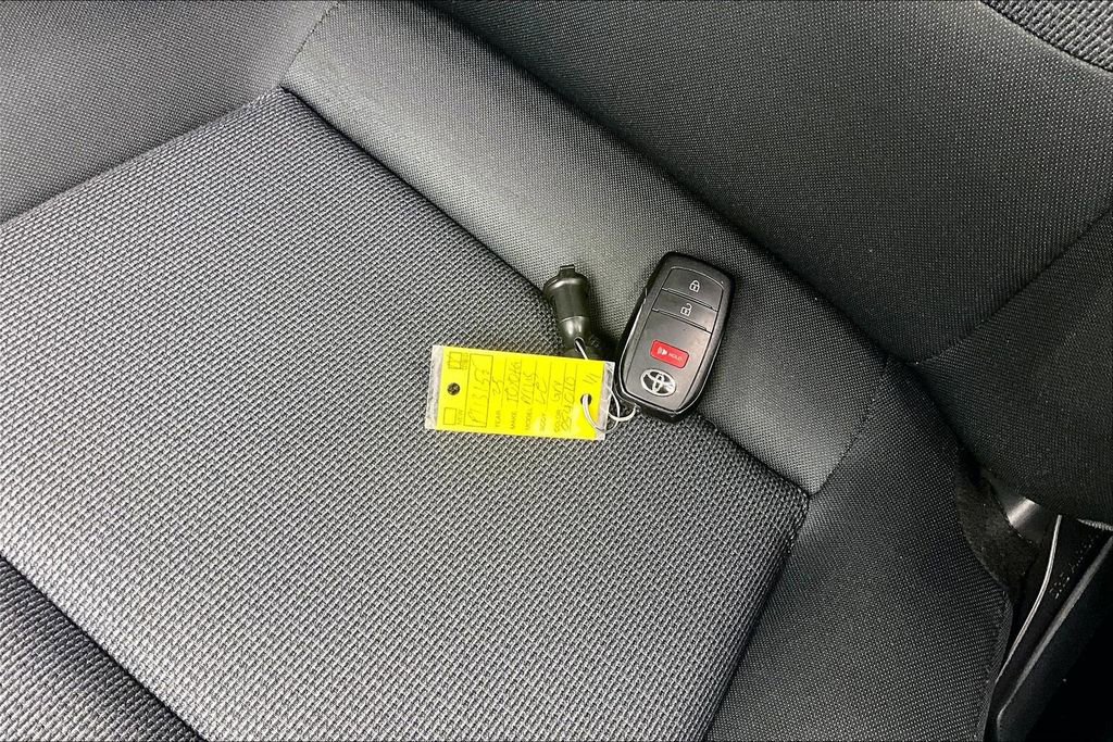 Used 2025 Toyota Prius LE image 11