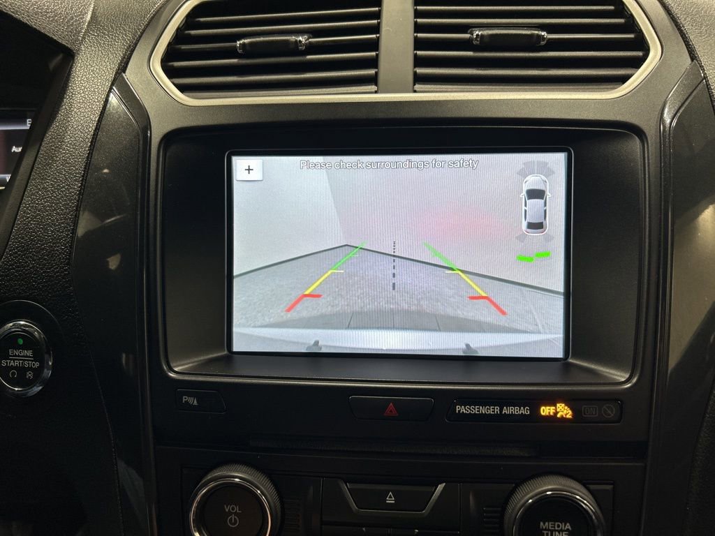 Certified 2017 Ford Explorer XLT w/ Equipment Group 202A image 20