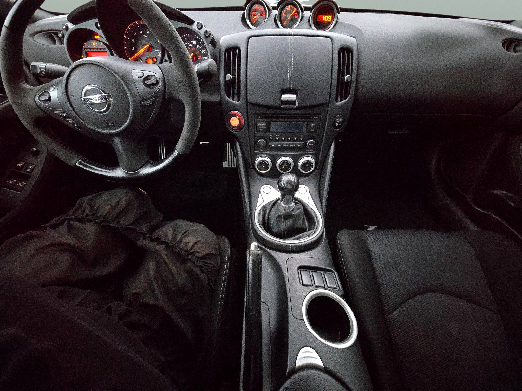 Used 2016 Nissan 370Z NISMO image 12