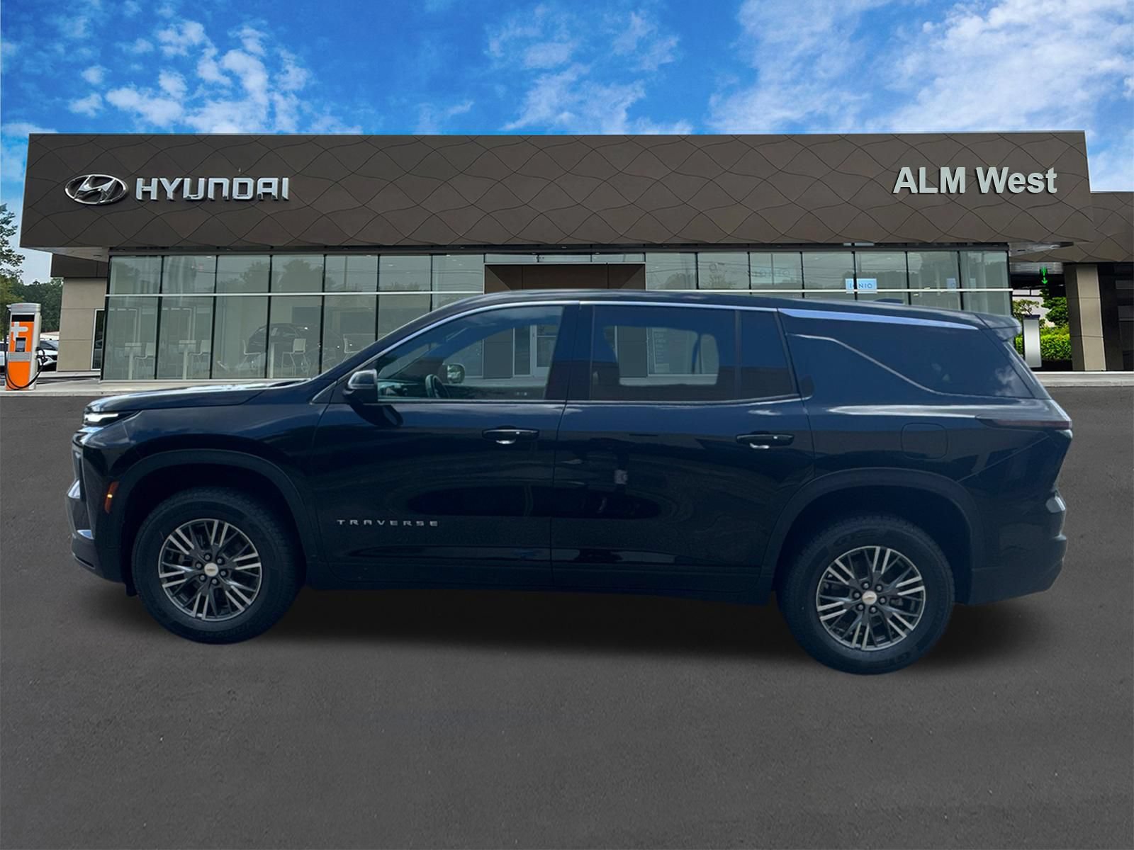 Used 2024 Chevrolet Traverse LS FWD image 8