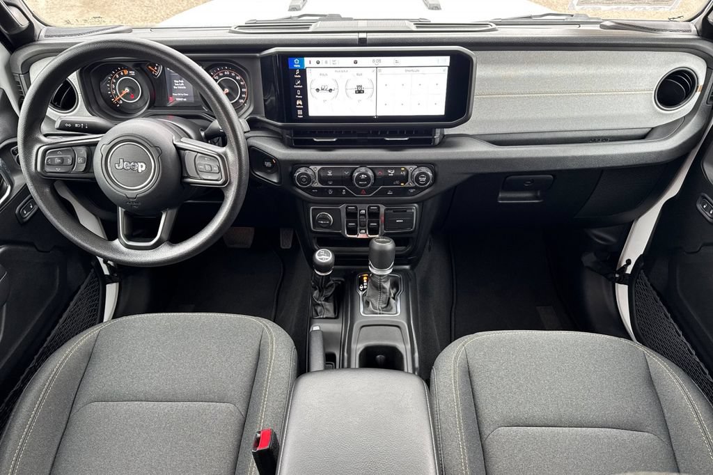 Used 2025 Jeep Gladiator Sport AWD/4WD image 15