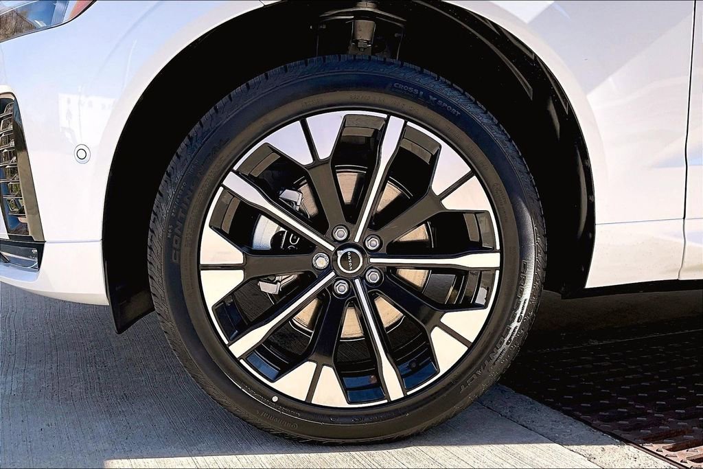 New 2026 Volvo XC60 B5 Plus w/ Protection Package Premier AWD/4WD image 42