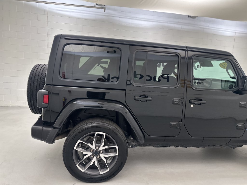 Used 2024 Jeep Wrangler Unlimited w/ Convenience Group AWD/4WD image 9