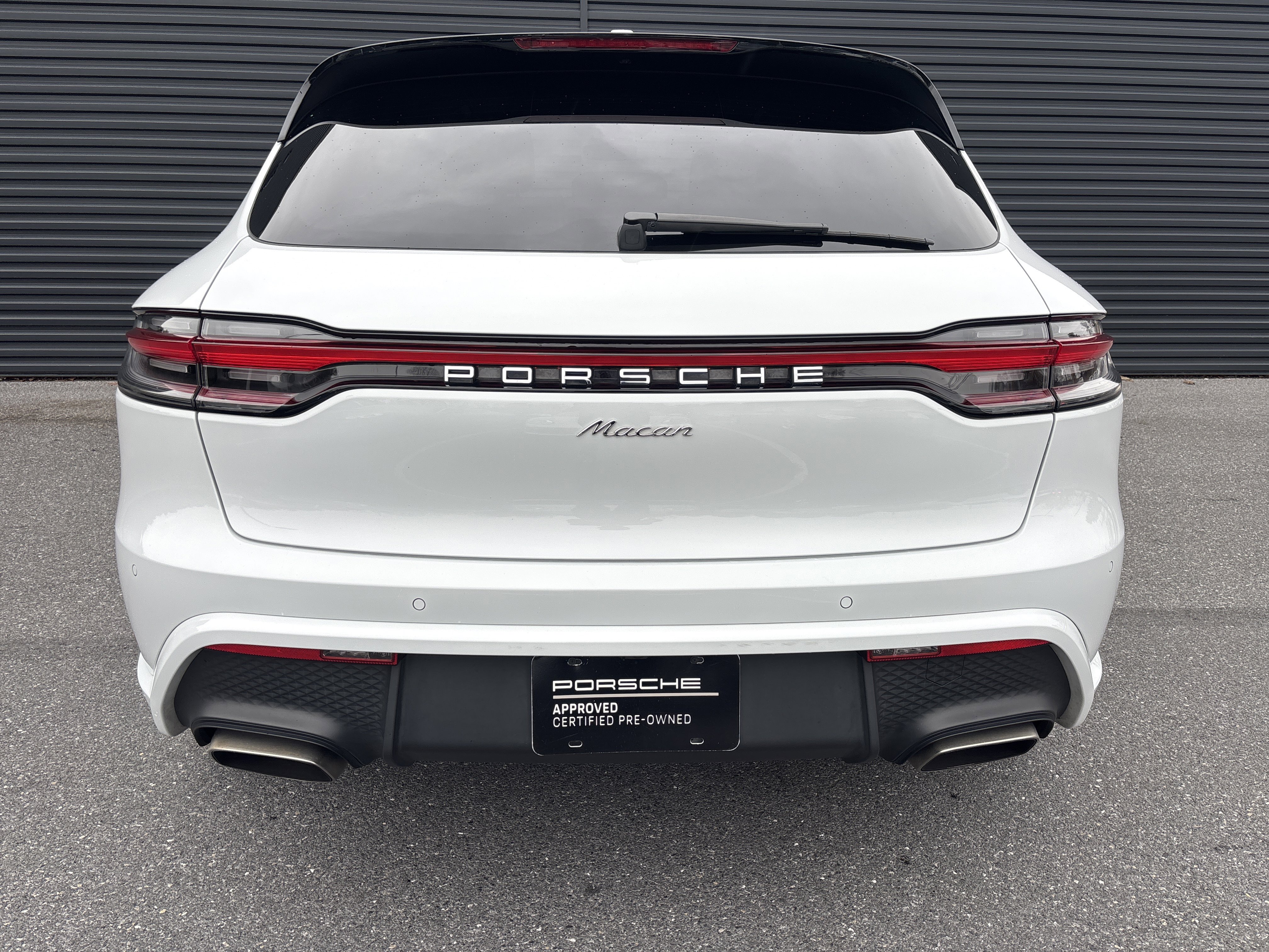 Certified 2022 Porsche Macan image 4