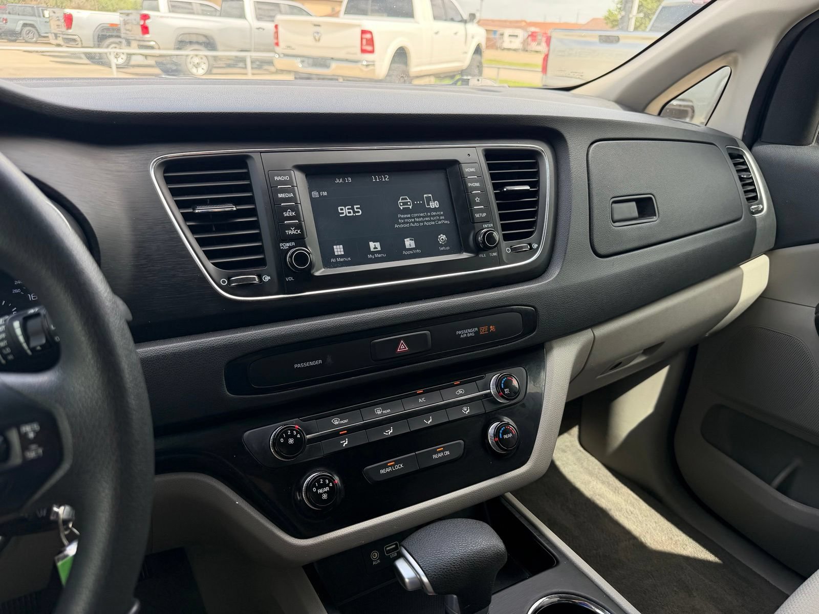 Used 2021 Kia Sedona LX FWD image 24