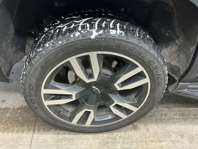 Used 2019 Chevrolet Suburban Premier image 15