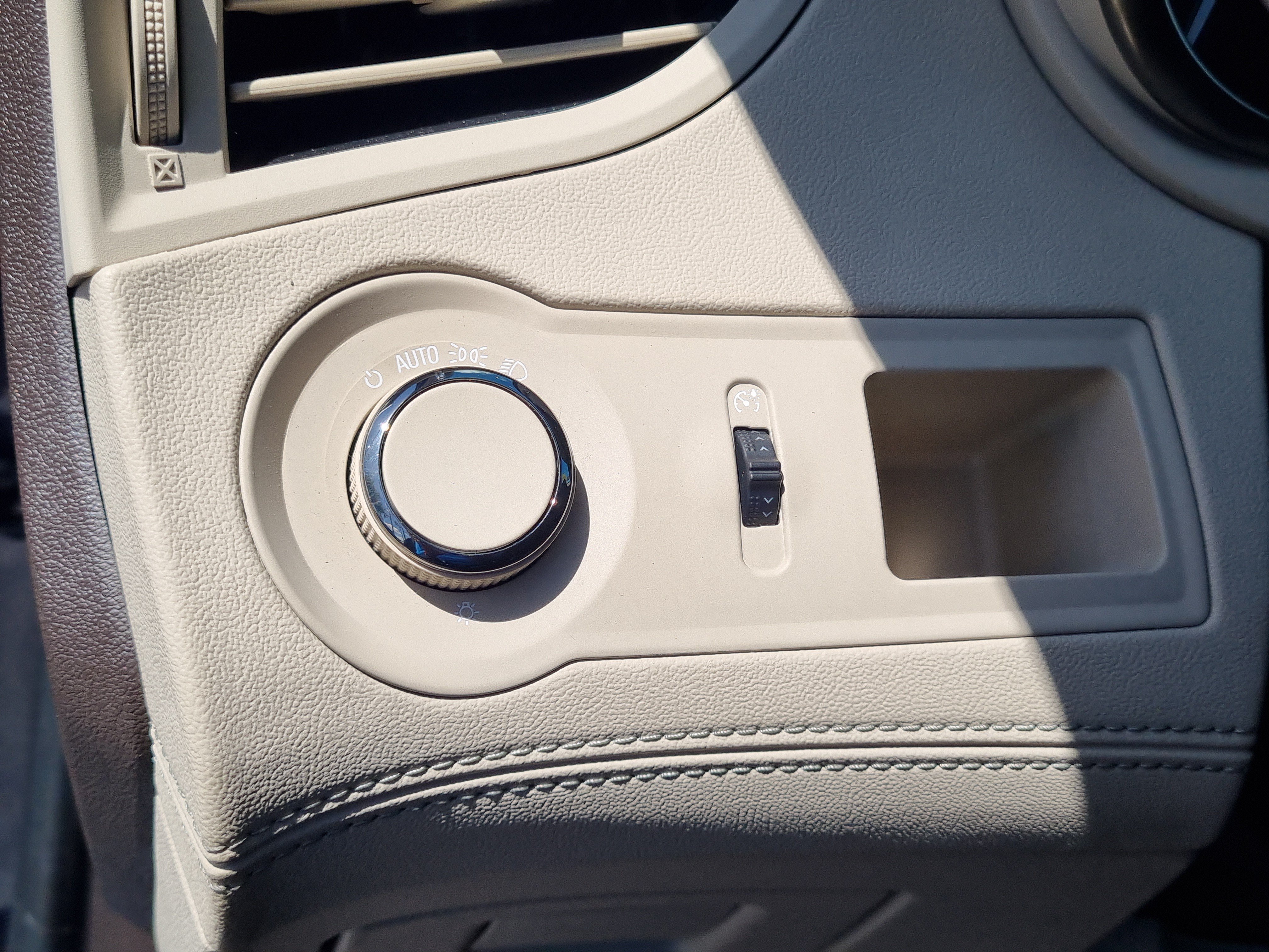 Used 2014 Buick LaCrosse Leather FWD image 25