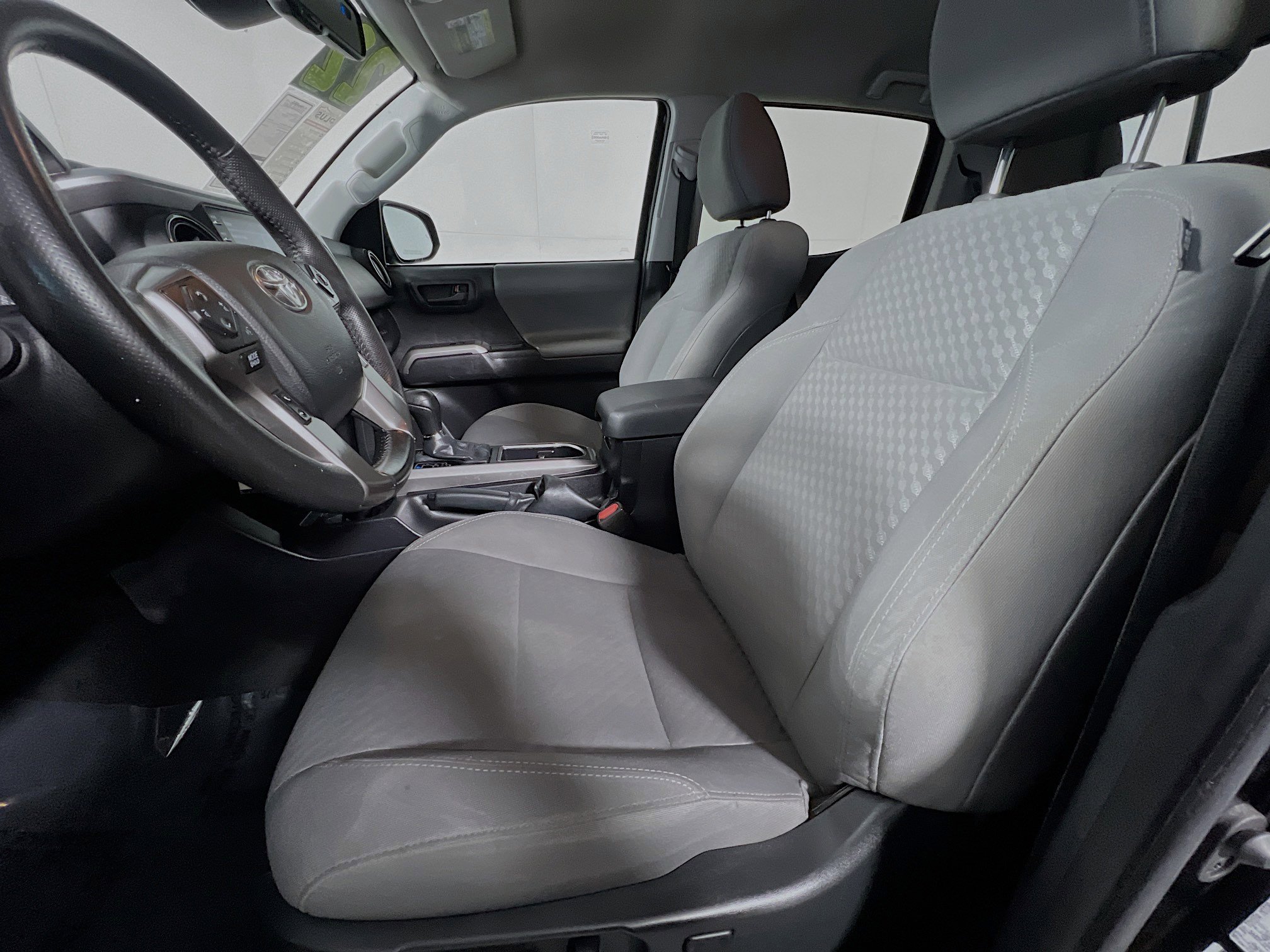 Used 2022 Toyota Tacoma SR5 w/ Technology Package RWD image 15