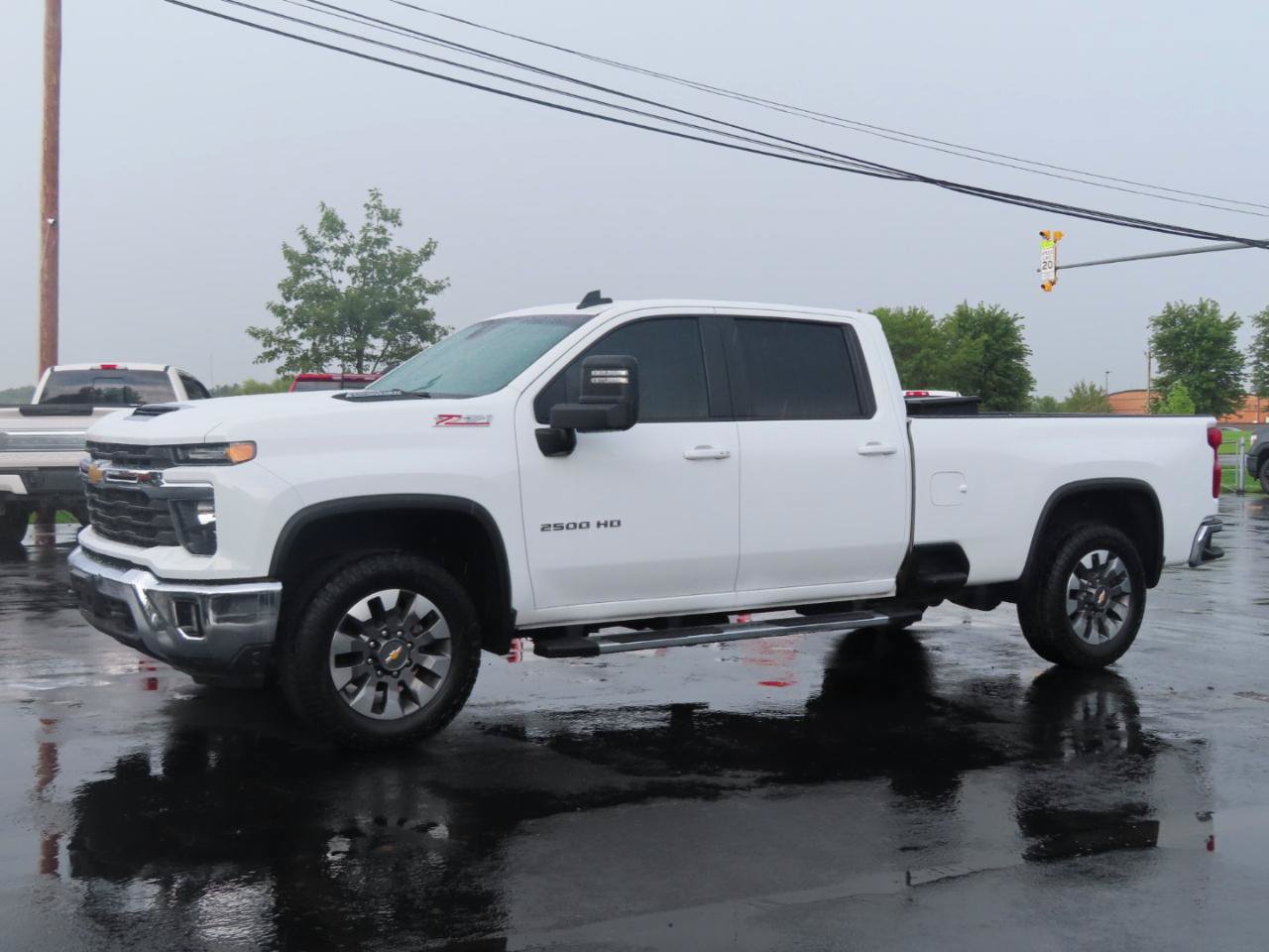 Used 2024 Chevrolet Silverado 2500 LT AWD/4WD image 2