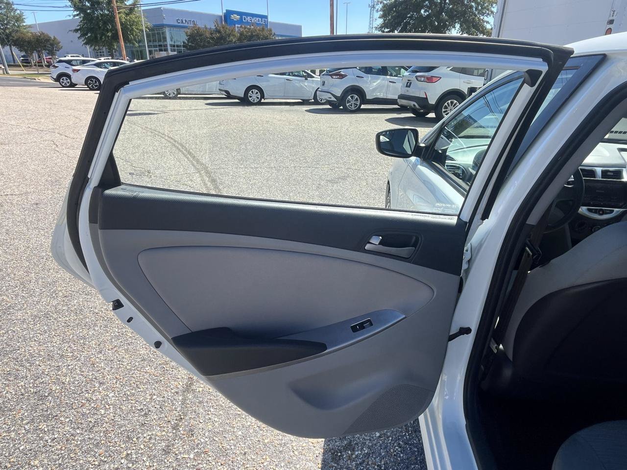 Used 2015 Hyundai Accent GLS FWD image 40