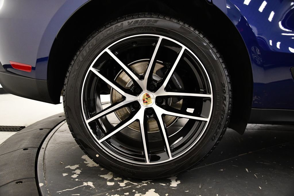 Used 2025 Porsche Macan image 16