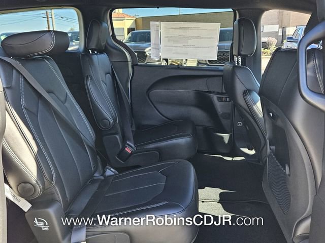 New 2026 Chrysler Pacifica Select image 17