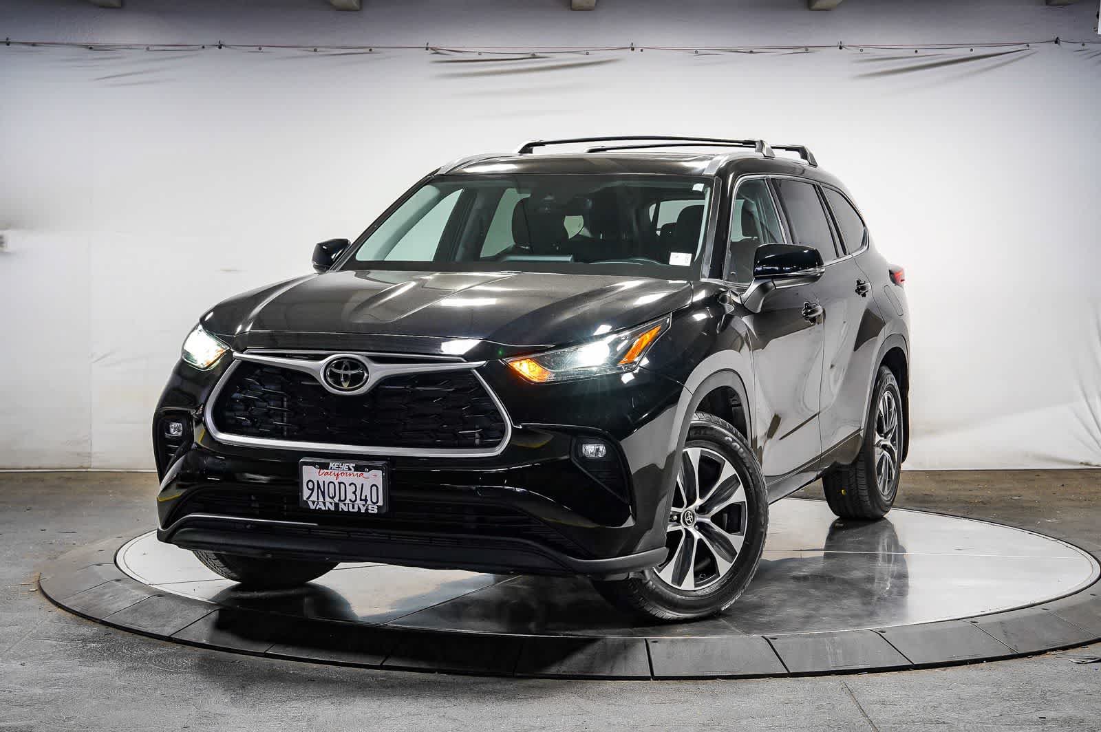 Used 2022 Toyota Highlander XLE FWD image 1