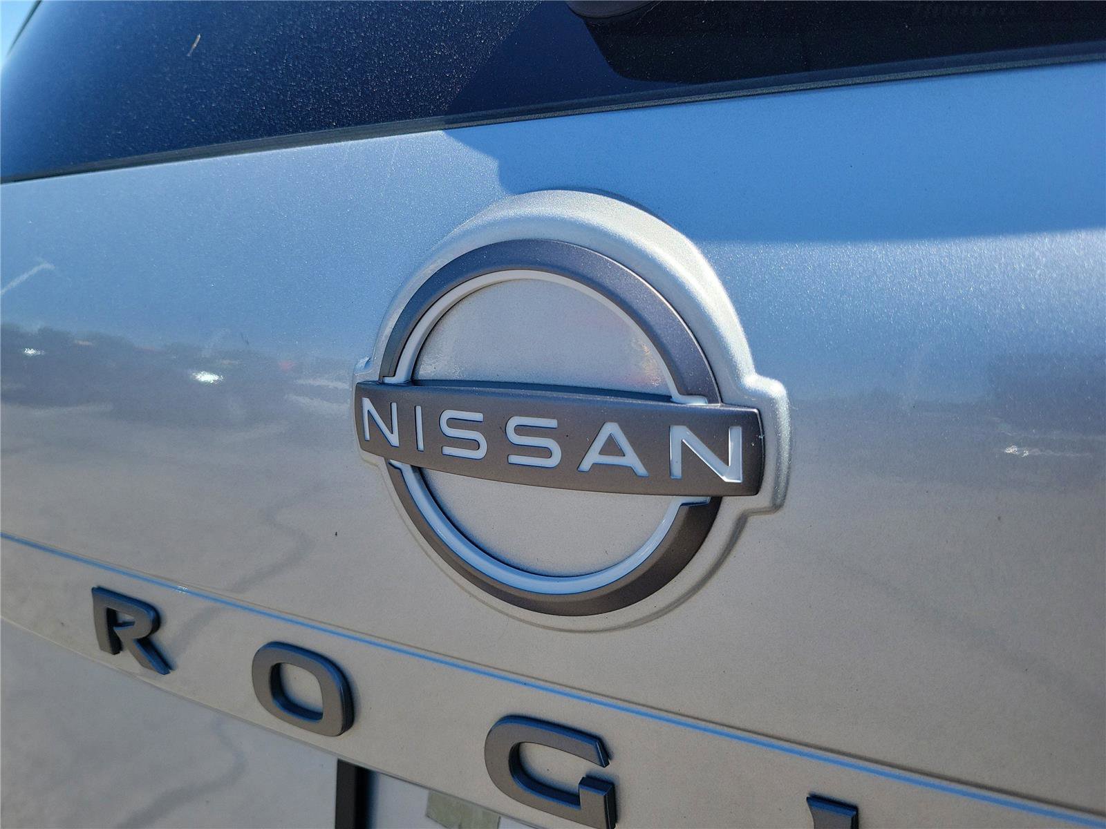Used 2024 Nissan Rogue S AWD/4WD image 7