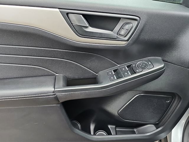 Used 2022 Ford Escape SE w/ Cold Weather Package image 13