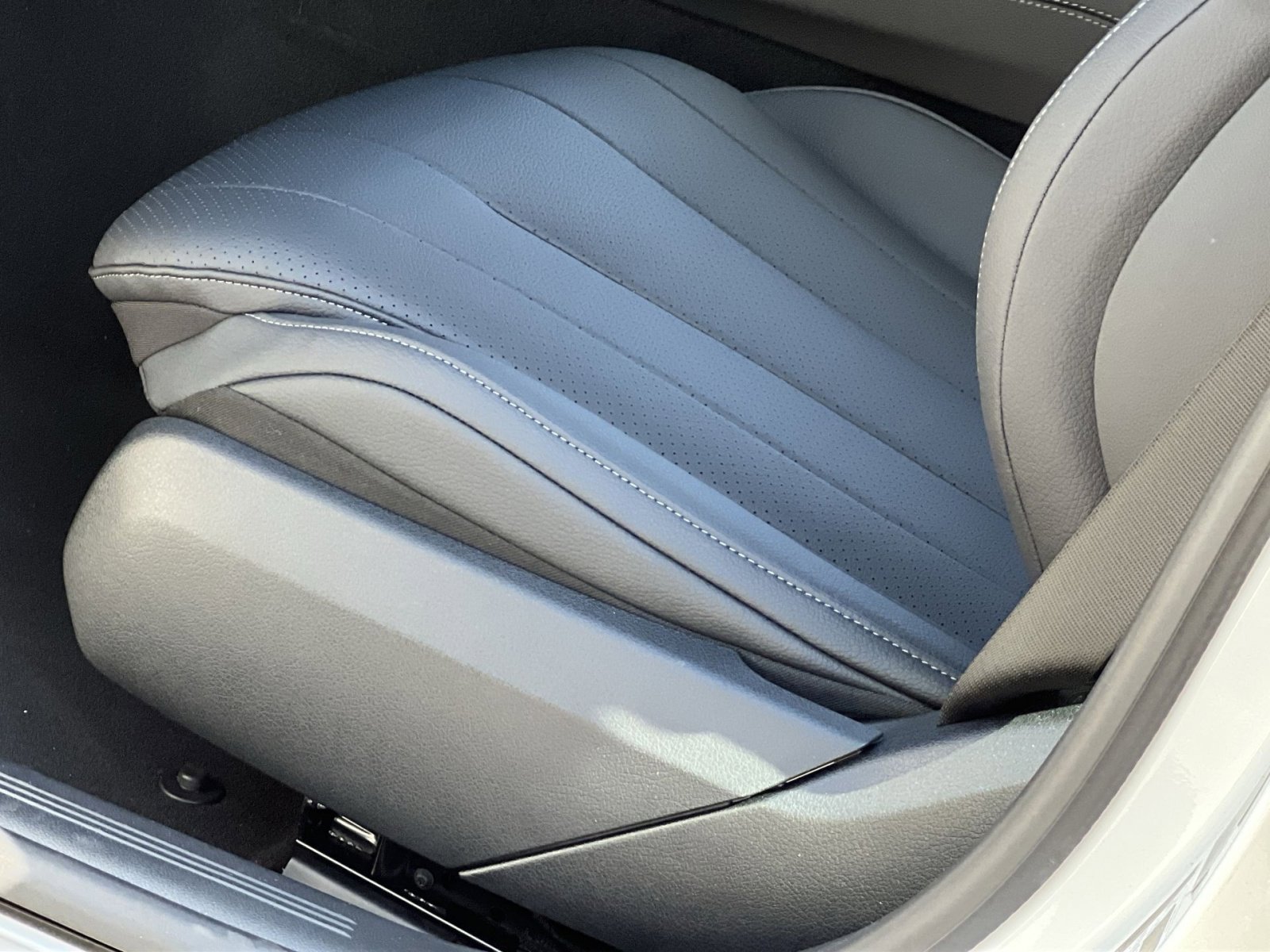 New 2025 Mercedes-Benz E 450 4MATIC All-Terrain Wagon image 12