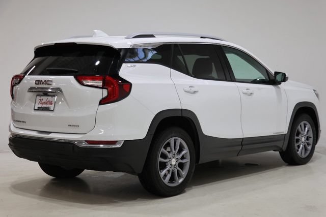 Used 2023 GMC Terrain SLT w/ Tech Package AWD/4WD image 8
