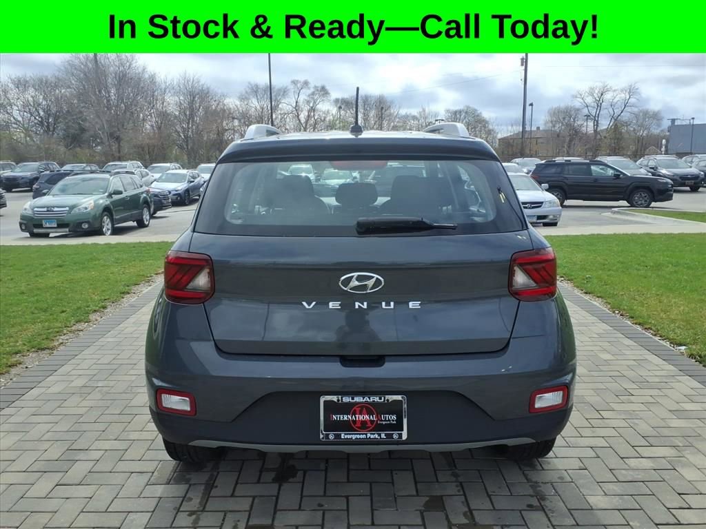 Used 2025 Hyundai Venue SEL image 6