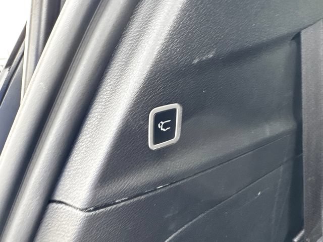 Certified 2025 Chrysler Pacifica Select FWD image 18