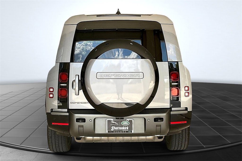 Used 2024 Land Rover Defender 130 Outbound image 4