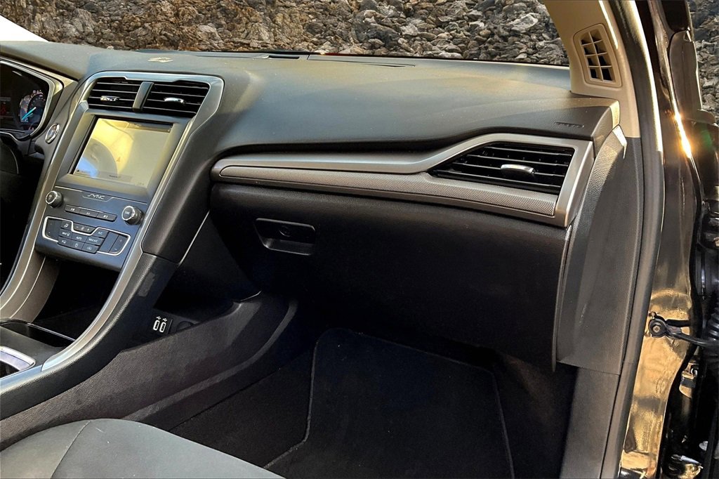 Used 2019 Ford Fusion SE image 15