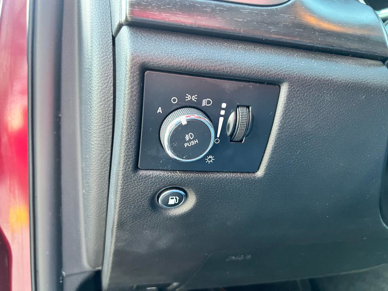 Used 2018 Jeep Grand Cherokee Laredo image 16