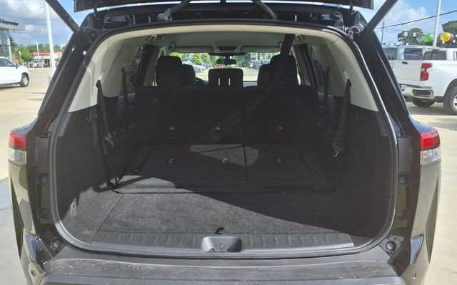 Used 2025 Nissan Pathfinder SV FWD image 13
