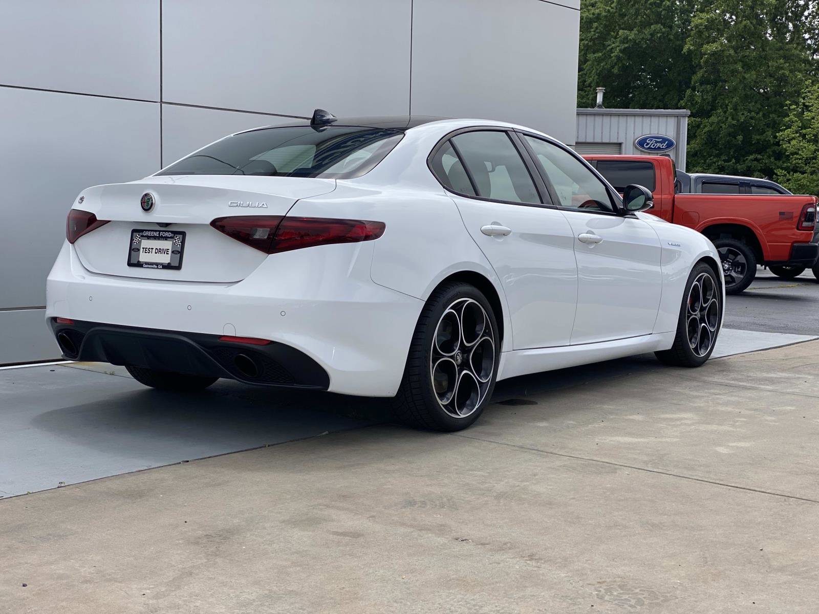 Used 2022 Alfa Romeo Giulia Veloce RWD image 5