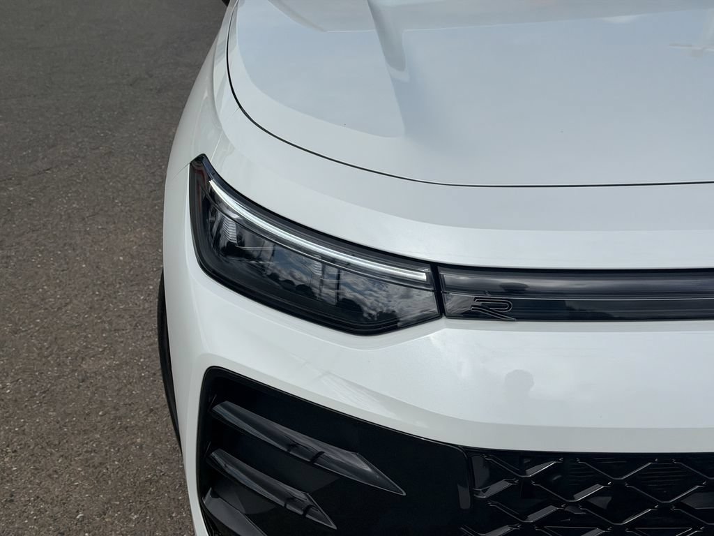 Certified 2026 Volkswagen Tiguan SE R-Line FWD image 5