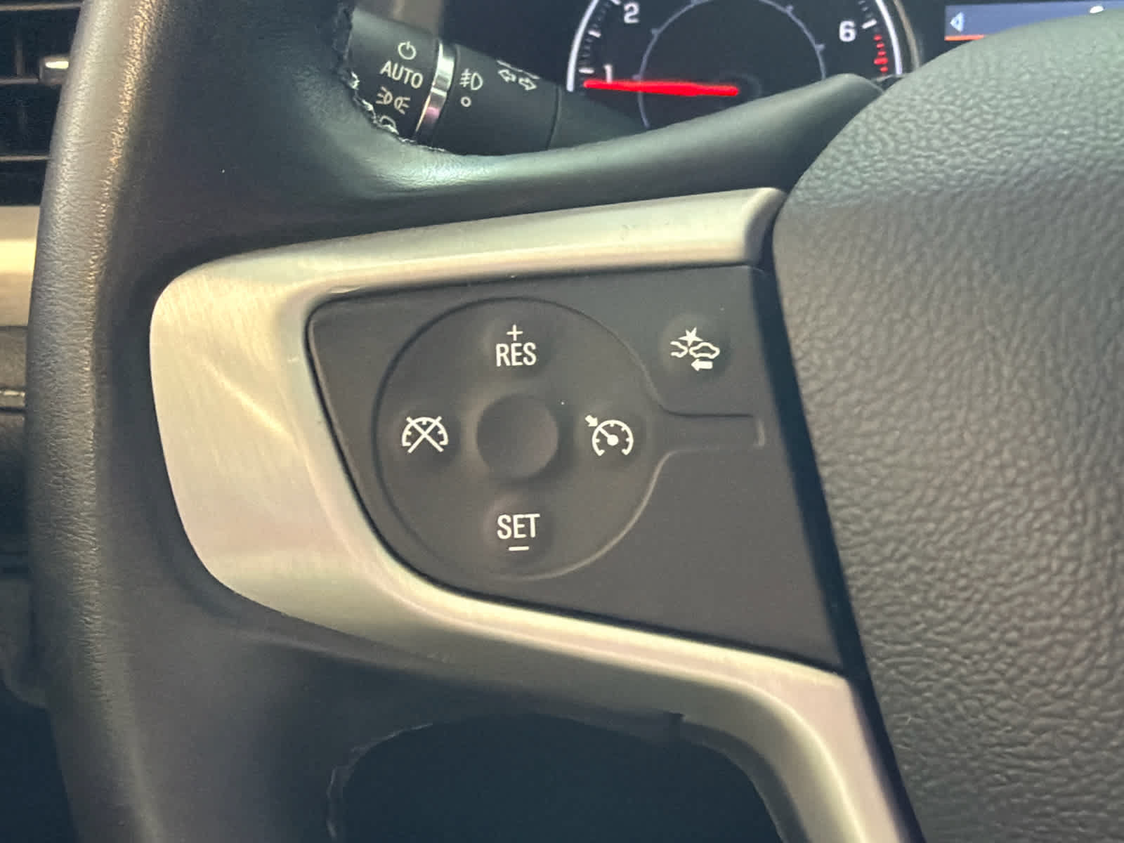 Used 2023 GMC Acadia SLT FWD image 39