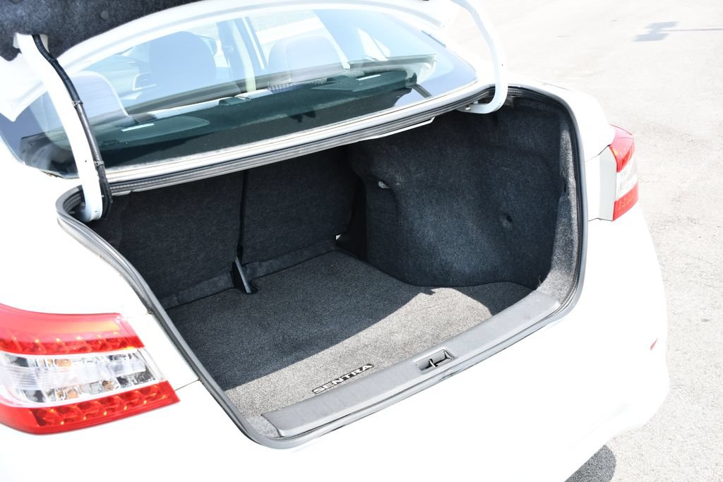 Used 2014 Nissan Sentra SR w/ Premium Package FWD image 31