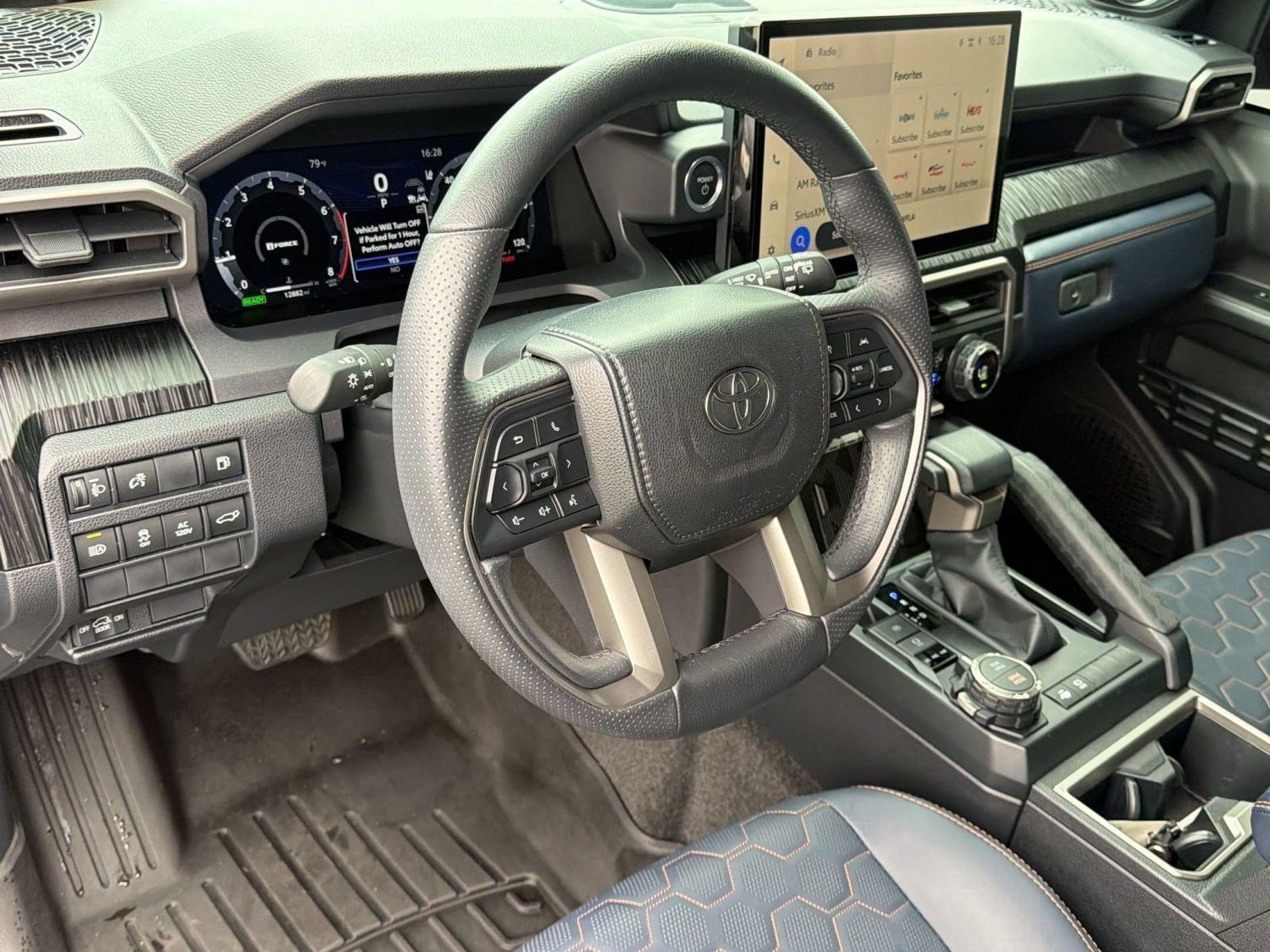Used 2025 Toyota 4Runner Platinum AWD/4WD image 4