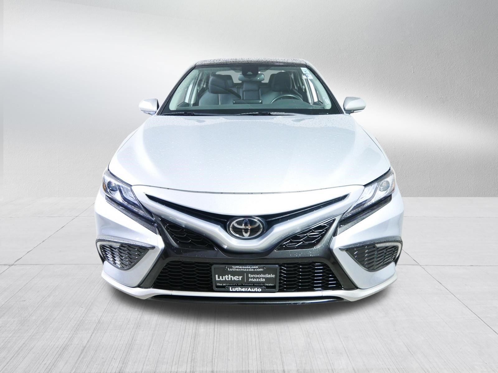 Used 2023 Toyota Camry XSE FWD image 2
