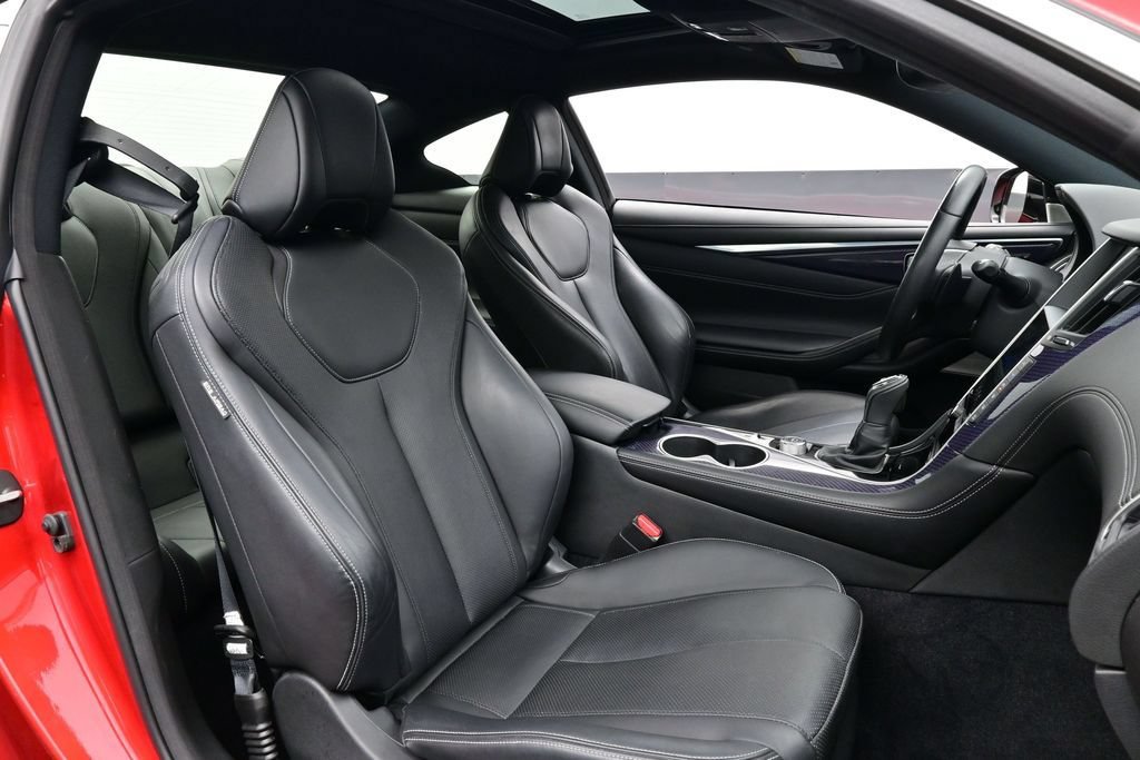 Used 2018 INFINITI Q60 Red Sport 400 AWD/4WD image 17