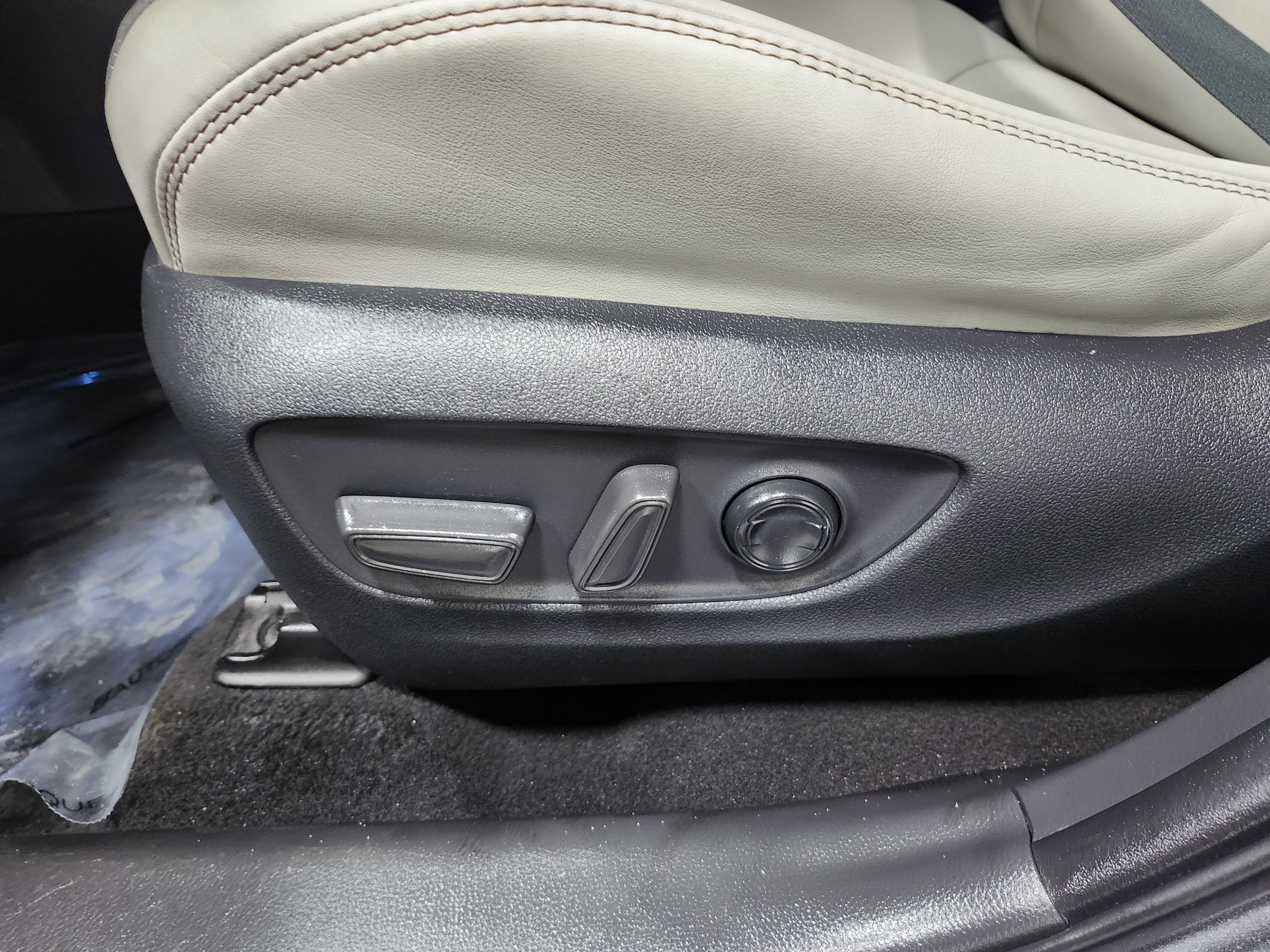 Used 2023 Toyota RAV4 Limited image 26