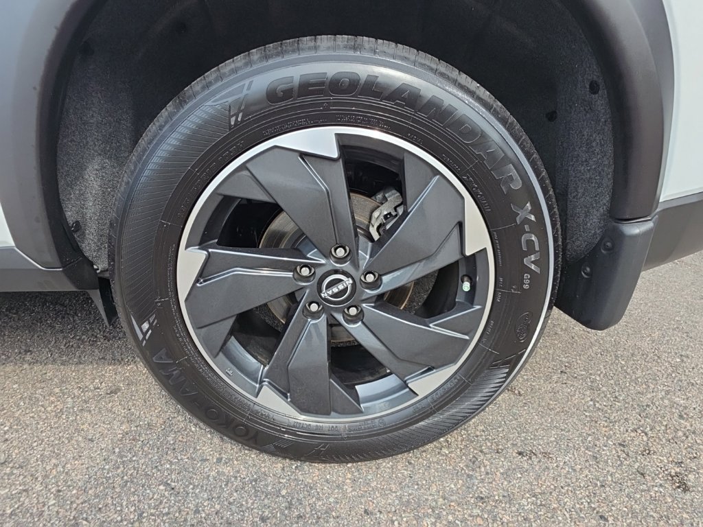 Certified 2026 Nissan Rogue SV AWD/4WD image 22