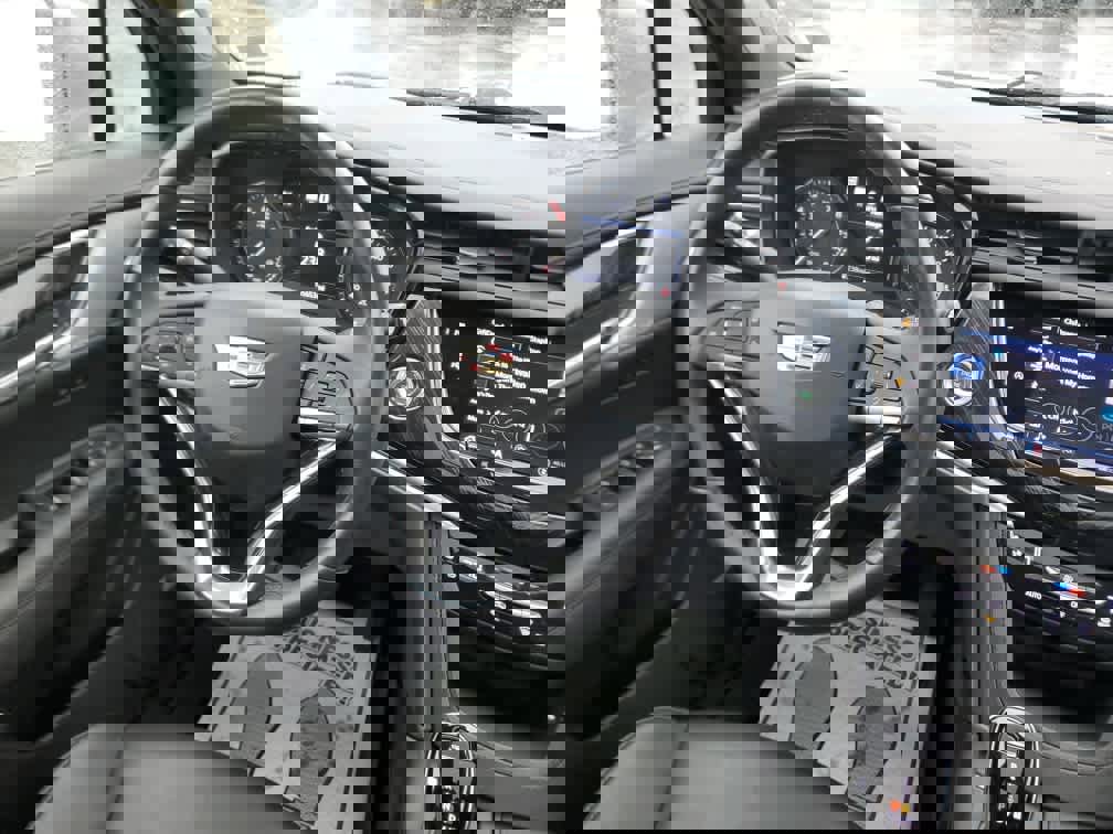 Used 2023 Cadillac XT6 Premium Luxury w/ Technology Package image 18