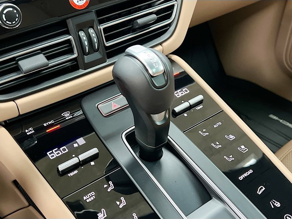 Certified 2026 Porsche Macan AWD/4WD image 19